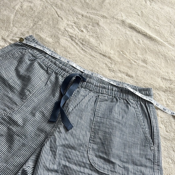 Nicole Miller Blue Pinstripe Cotton Shorts – Size 10 | Coastal Chic | - Picture 4 of 8